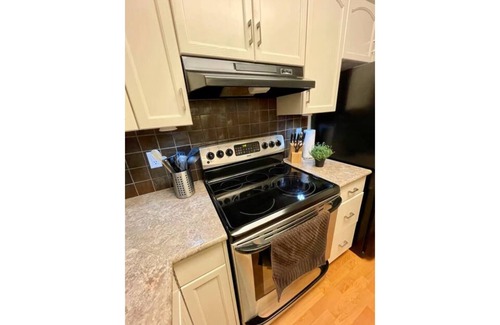 Northwest Edmonton Condominio | Lovely 2Bdr 2Bath Condo Apt with Free Parking