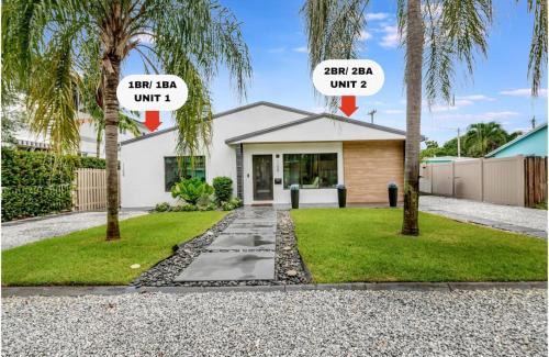 Lake Ridge Casa | Lovely 2BR 2BA Modern Flat with Vibrant Backyard