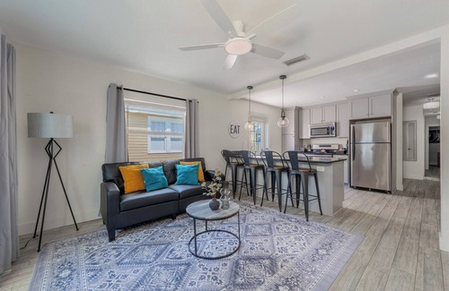 Riverside Apartamento | Lovely 2BR in Heart of Riverside / Avondale