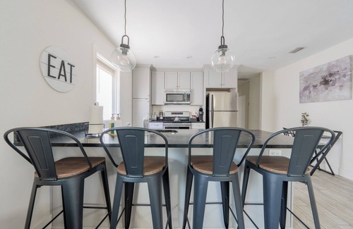 Riverside Apartamento | Lovely 2BR in Heart of Riverside / Avondale