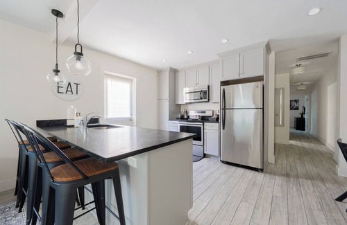 Riverside Apartamento | Lovely 2BR in Heart of Riverside / Avondale