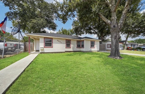 Houston Casa | Lovely 3/1-Bedroom vacation home