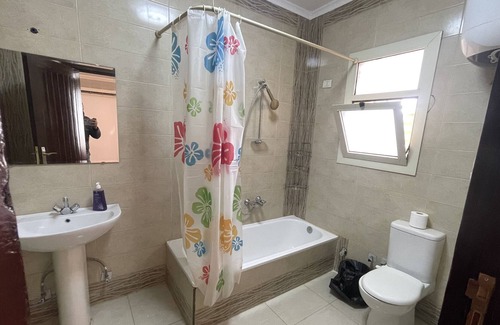 Al-Khalifa Apartamento | Lovely 3-Bedroom Rental Unit with Pool in Sheikh Zayed city