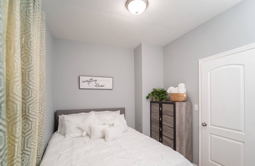 Blue Island Apartamento | Lovely 3 Bedroom Apartment… Waiting for You to Make it Home!