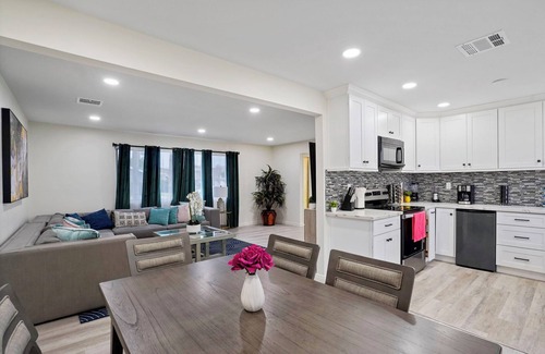 Cypress Apartamento | Lovely 3-bedroom apartment within 15 minutes of Disneyland/Central OC