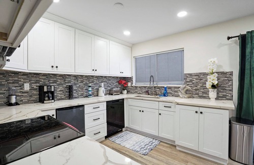 Cypress Apartamento | Lovely 3-bedroom apartment within 15 minutes of Disneyland/Central OC