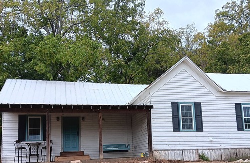 Rogersville Cabina | Lovely 3-bedroom cabin in Rogersville with WiFi access