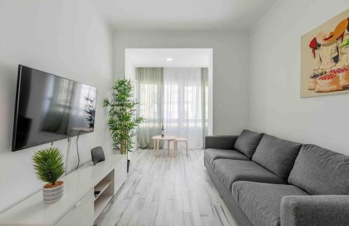 Queluz Apartamento | Lovely 3-bedroom condo w/free parking on premises