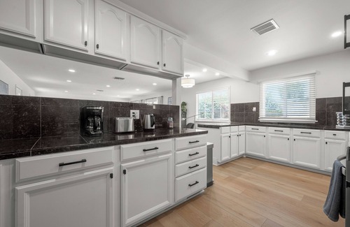West Hills Casa | Lovely 3-bedroom house with AC in Canoga Park
