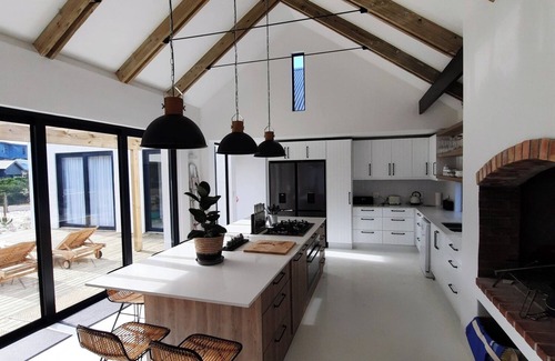Pringle Bay Casa | Lovely 3 bedroom house within 5 minute walk from the beach