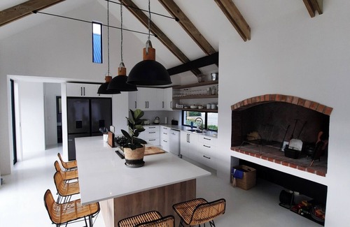 Pringle Bay Casa | Lovely 3 bedroom house within 5 minute walk from the beach