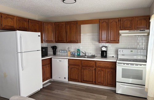 Berwick Casa | Lovely 3-bedroom house with AC in Des Moines