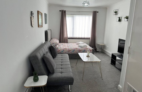 Peterlee Casa | Lovely 3 bedroom house close to city centre, 34, Gloucester place , Durham
