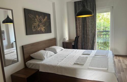 Kolovicë Apartamento | Lovely 3-bedroom rental unit with indoor fireplace