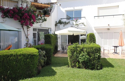Bahia Dorada Casa | Lovely 3 bedroom townhouse by the beach near Estepona w shared pool and garden