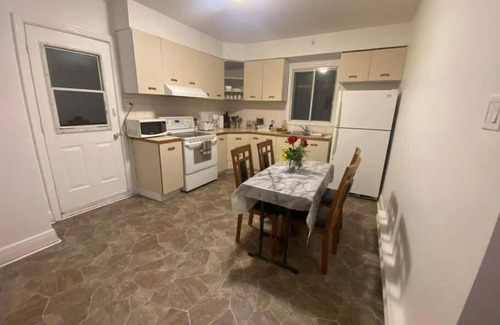 Cote-Saint-Paul Apartamento | Lovely 3 bedroom unit near Downtown Montreal