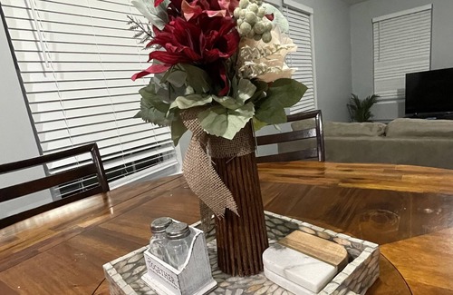 Upper South Providence Apartamento | Lovely 3beds/2bath new constitution +parking