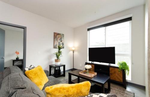 Historic Core Apartamento | Lovely 3BR Apt With Balcony And Rooftop Pool Plus Views