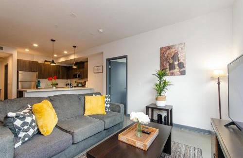 Historic Core Apartamento | Lovely 3BR Apt With Balcony And Rooftop Pool Plus Views