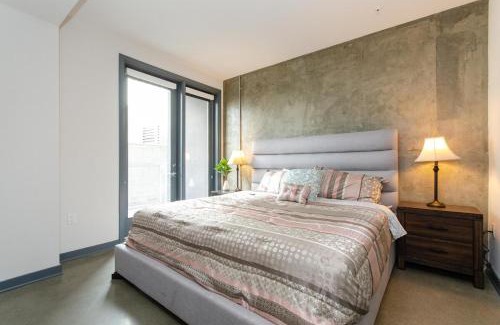 Historic Core Apartamento | Lovely 3BR Apt With Balcony And Rooftop Pool Plus Views