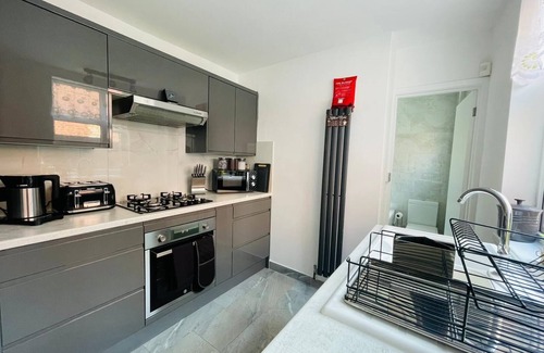 Luton Casa | Lovely 4-bed House in Luton