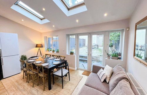Brondesbury Apartamento | Lovely 4-BedRm Kilburn Flat w/ Garden & Parking near Hampstead Heath, Abbey Road