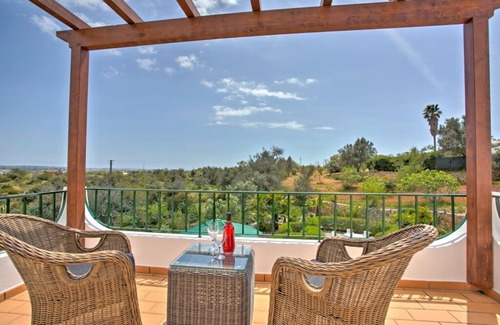 Monte Raposo Villa | Preciosa villa de 4 dormitorios con orientación sur y piscina climatizada