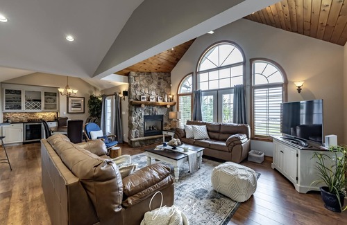 Meaford Casa | Lovely 4 bedroom, 2 bath home on Southern Georgian Bay