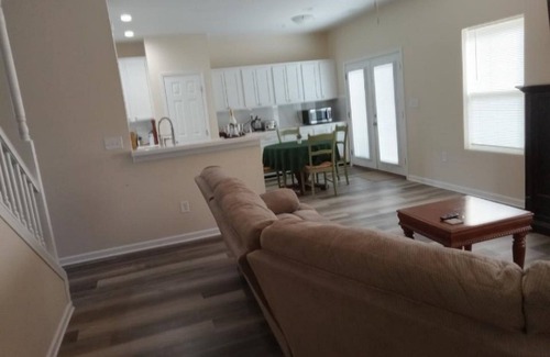 Newnan Casa | Lovely 4-bedroom/3 bathroom house in Newnan with AC, WiFi.