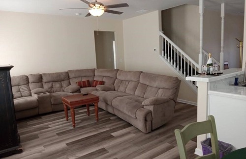 Newnan Casa | Lovely 4-bedroom/3 bathroom house in Newnan with AC, WiFi.