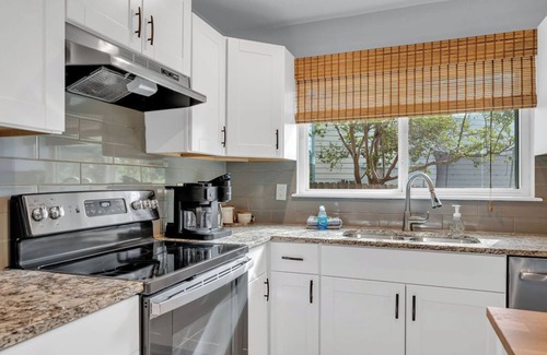 Parkwood Casa | Lovely 4-bedroom house with a pool in San Antonio