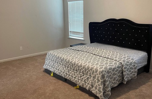 Church Street Casa | Lovely 4-bedroom house with AC in Fairburn