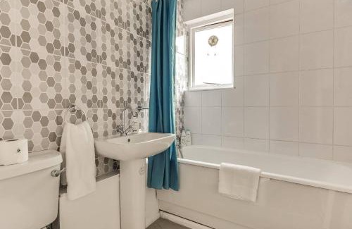 Kennington Casa | Lovely 4 Bedroom House with Garden near Waterloo