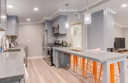 Sherwood Forest and Thistle Development Casa | Lovely 4-Bedroom Pool House Minutes from Disneyland - Ideal Family Retreat!