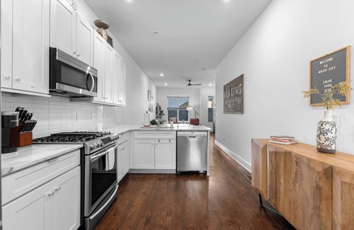 Hillsboro West End Casa | Lovely 4-bedroom townhome with Rooftop! Mins from DT!