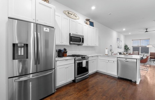 Hillsboro West End Casa | Lovely 4-bedroom townhome with Rooftop! Mins from DT!