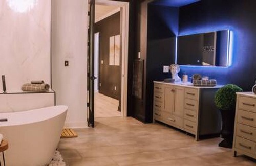 Houston Casa | Lovely 4BD House w/ pool, hot tub and free parking
