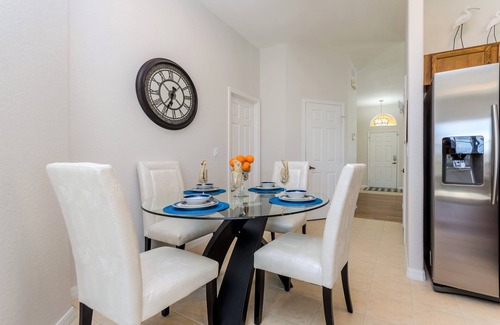 Marbella Casa | Lovely 5 Bed Home with Lake View and Private Pool