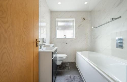 Oakleigh Apartamento | Lovely 5 Bed House in Barnet , home away from home