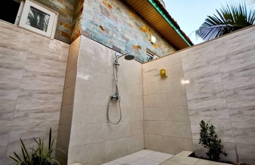 Prampram Complejo | Lovely 6 bedroom house with a private swimming pool.