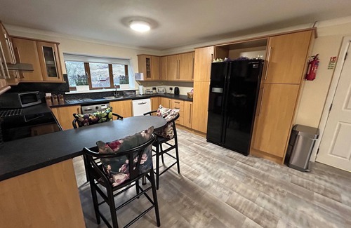 Taynuilt Casa | Lovely 7 bedroom home with hot tub and large garden near Oban