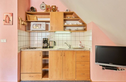Starkov Villa | Precioso apartamento en villa con piscina, WIFI, TV, patio, mascotas permitida y aparcamiento