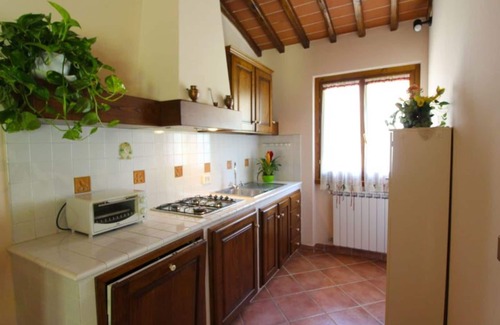 Castelfranco di Sopra Apartamento | Hermoso apartamento para 6 personas con piscina, WIFI, TV, mascotas permitida y aparcamiento