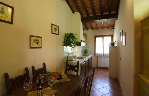 Castelfranco di Sopra Apartamento | Hermoso apartamento para 6 personas con piscina, WIFI, TV, mascotas permitida y aparcamiento