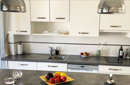 Cannes Apartamento | Lovely and bright apartment on the fifth floor with a large terrace. Garage!
