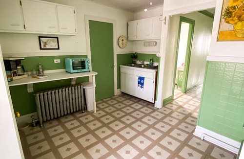 Norwood Park East Apartamento | lovely and cozy vintage two bedroom, 🐾friendly apartment