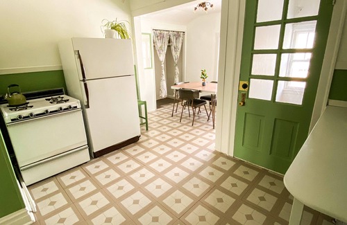 Norwood Park East Apartamento | lovely and cozy vintage two bedroom, 🐾friendly apartment