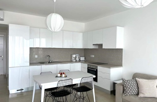 Esentepe Apartamento | Precioso y elegante apartamento con relajantes vistas al jardín.
