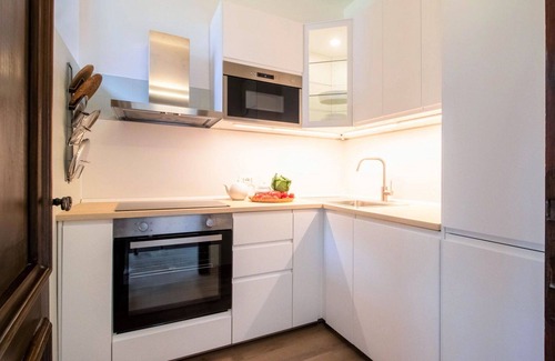 Porto Valtravaglia Apartamento | Bonito apartamento para 6 personas con WIFI, piscina, TV, patio y aparcamiento