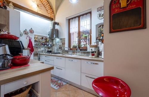 Monastero Bormida Apartamento | Bonito apartamento para 4 personas con WIFI, TV, patio, mascotas permitida y aparcamiento